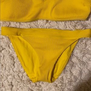 Hollister Swim - Three Piece Bikini Set Hollister Swim - Three Piece Bikini Set